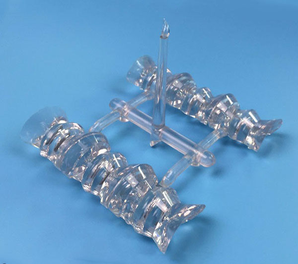 Случай лампы СИД сополимера ПОМ винилацеталя пластиковый разделяет инжекционный метод литья выполненный на заказ